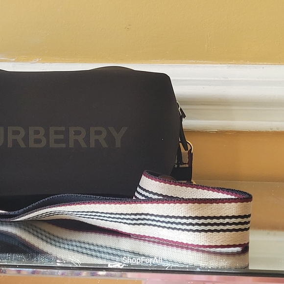 Burberry Pouch converted into to shoulder bag or cross body - Picture 6 of 11